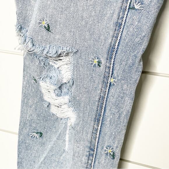 Tinseltown High Waist Daisy Embroidered Distressed Mom Jeans Light Wash Size 5 - Picture 5 of 12